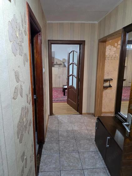 Apartament cu 4 camere decomandat în Dâmbovița
