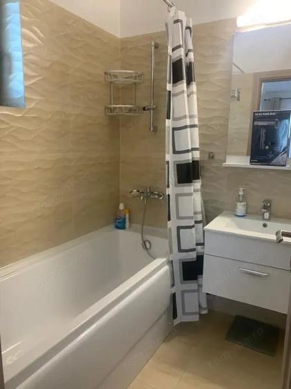 Apartament cu 3 camere decomandat, mobilat în Calea București