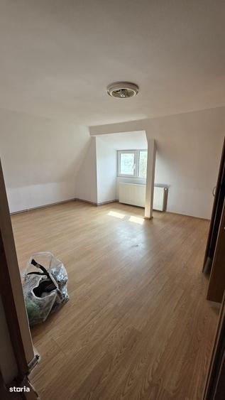 Casă cu 4 camere cu Teren 920 Mp în Central
