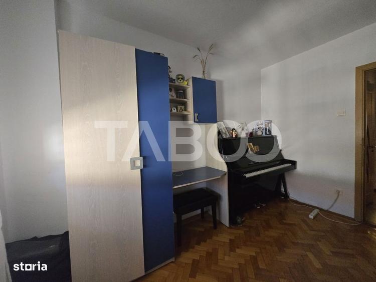Apartament cu 3 camere decomandat, mobilat în Central — fotografia 3