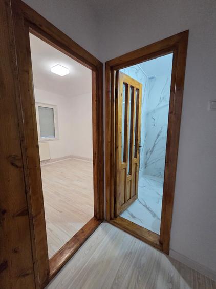 Apartament cu 2 camere semidecomandat în Adjud