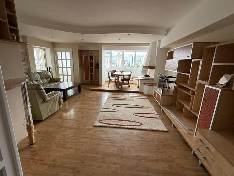 Apartament cu 3 camere decomandat în Centrul Civic