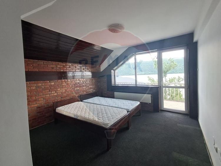 Pensiune Eselnita / 16 camere / Teren - 1448 mp / Ponton - 25