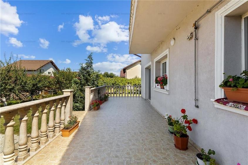 Vila / Casa superba cu 5 camere zona | 1032 mp teren |  Sanpetru Brasov - 9