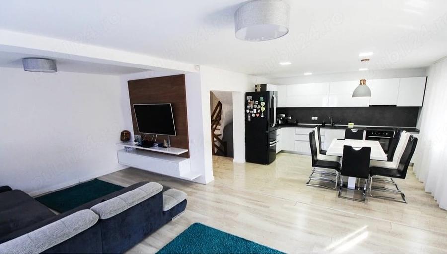 Casă cu 5 camere cu Teren 444 Mp în Corunca