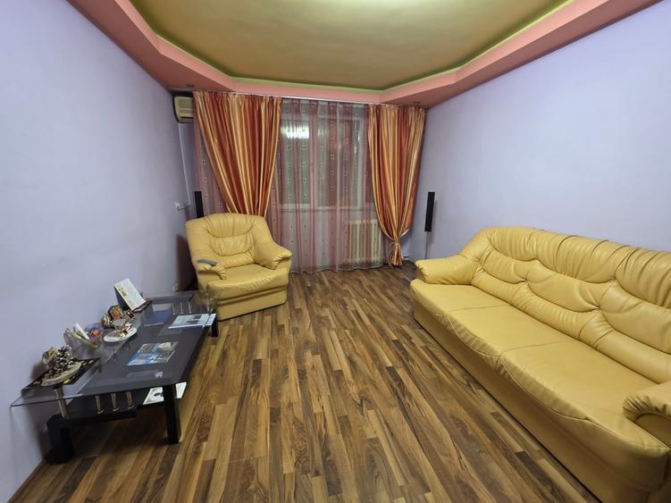 Apartament cu 3 camere semidecomandat, mobilat în Titan
