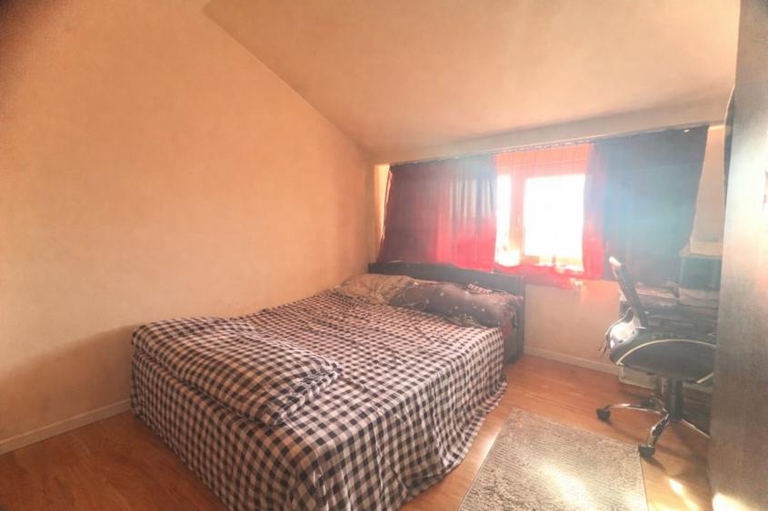 Daca vezi anuntul, e pentru tine: 3 camere la mansarda - 7