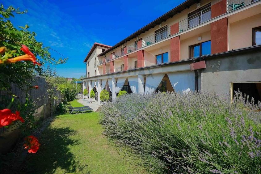 Hotel / Pensiune cu 24 camere de vânzare - Băile 1 Mai - 8
