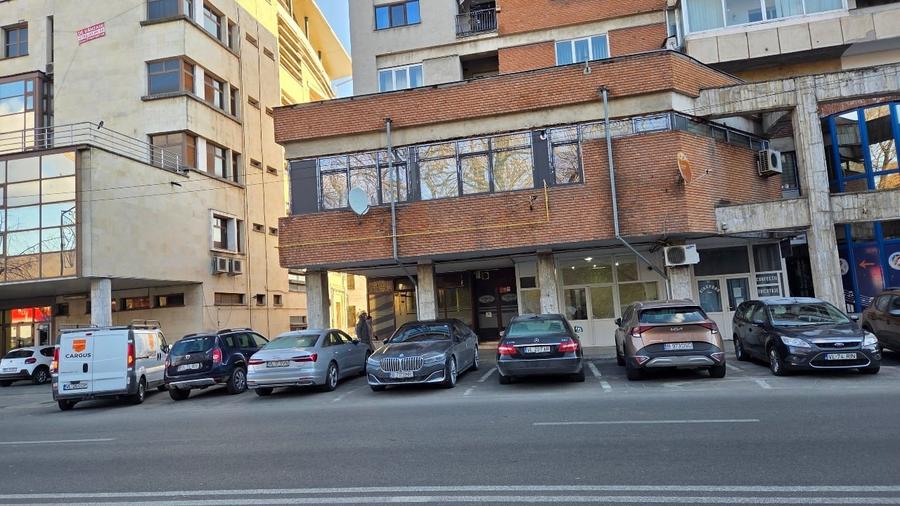 Inchiriez spatiu comercial,40 mp,Rm.Valcea,central,str.G-ral Magheru,langa BCR - 1