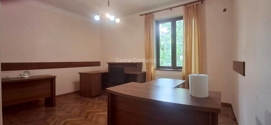 Cotroceni, Romniceanu, parter in imobil mic, spatios, 3 camere, balcon, birouri