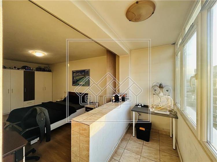 Apartament de vanzare in Sibiu - 3 camere, balcon si pivnita - - 2