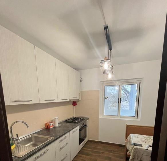 Apartament cu 2 camere decomandat, mobilat în Brâncoveanu