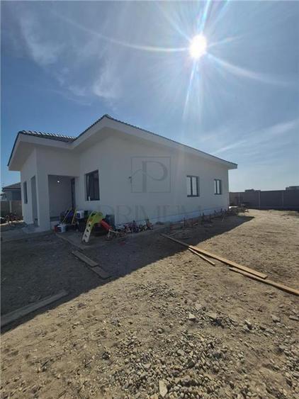 Casa individuala - parter - 3 dormitoare - finalizata - teren foarte mare - 1
