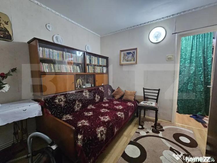 Apartament cu 3 camere semidecomandat în Alexandru cel Bun