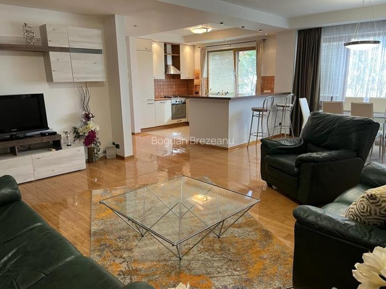 Apartament cu 3 camere semidecomandat, mobilat în Aviatorilor Apartament cu 3 camere semidecomandat, mobilat în Aviatorilor