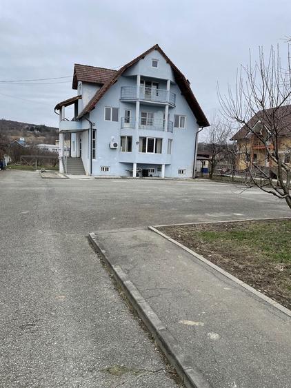 Casa de vanzare/inchiriere - 7