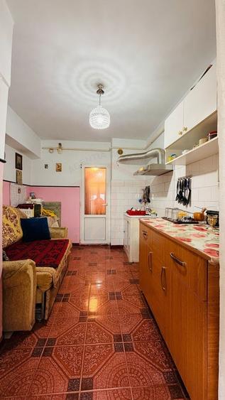 De vanzare 2 camere dec. in Galati, Micro 18, zonă Spitalul Județean - 9