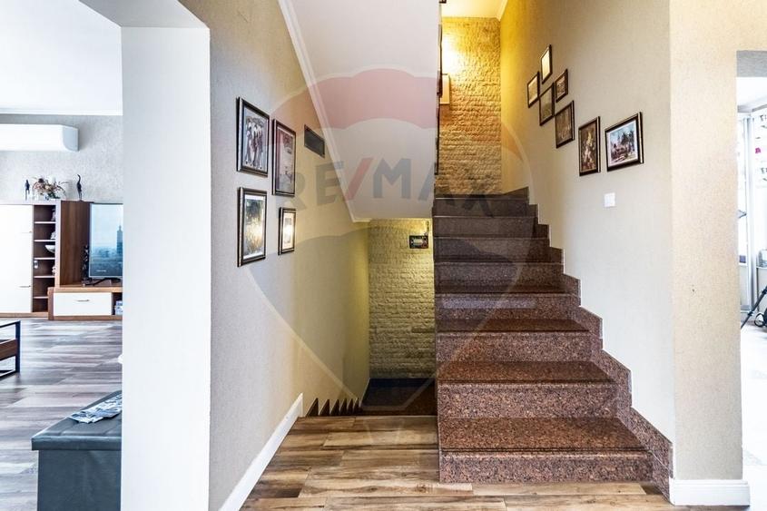 Casă spațioasă 350 mp utili, Teren 650 mp, Garaj subteran, Tractorul - 8