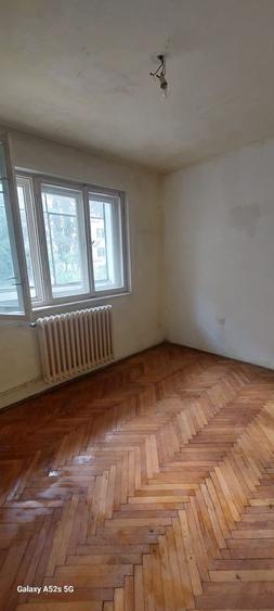 Vand apartament 38mp, Etaj 1, 2 camere decomandat, zona Aleea Micus - 15