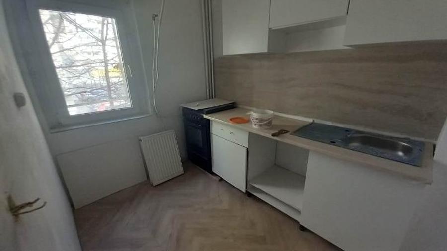 Unirii(Decebal),Garsoniera etajul 1/4, libera - 6