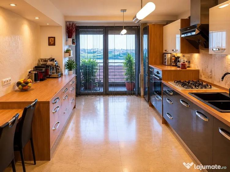 Apartament cu 4 camere decomandat în Băneasa