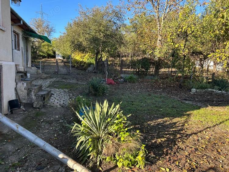 De vanzare casa cu teren generos in sat Pe?ti?u Mare - 2