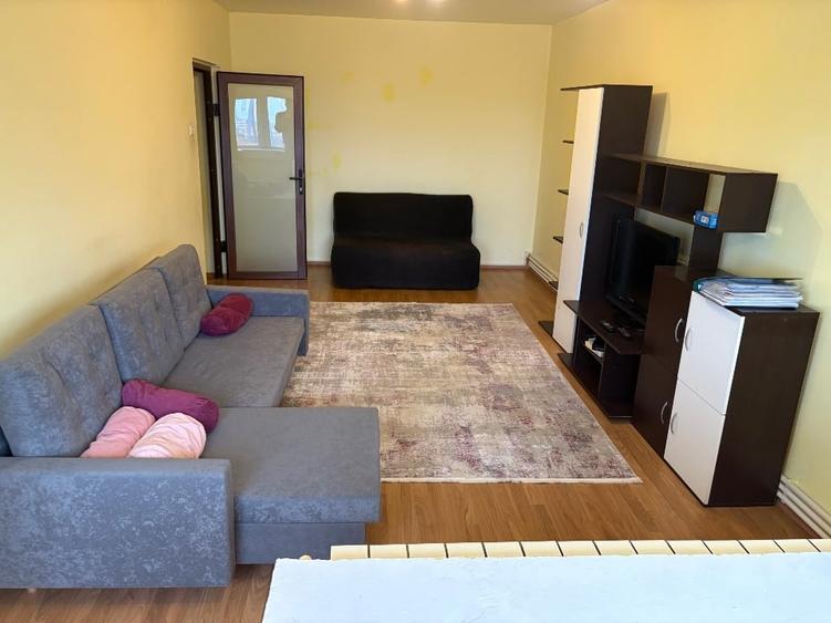 De inchiriat ap 3 camere decom zona gara-termen lung;bloc 1990;3parcari gratuite - 2