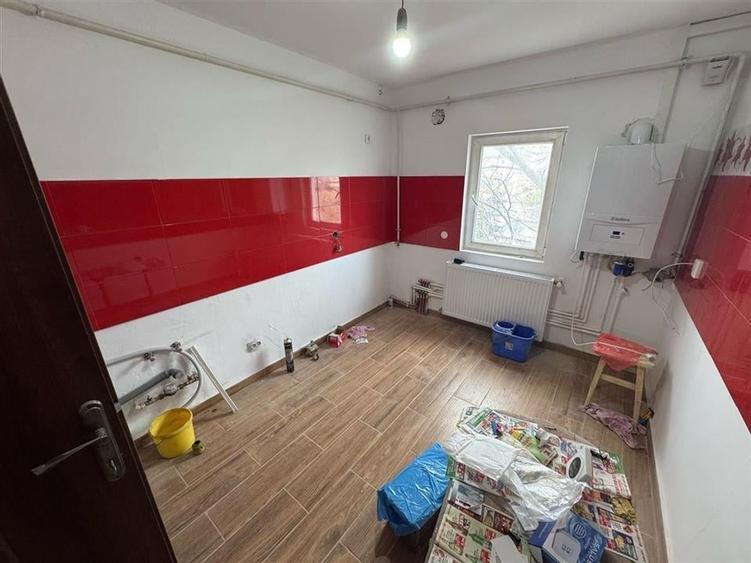 Ap 2 cam, 60 mp utili, et 2/3, hol patrat logie si balcon,renovat ! - 4