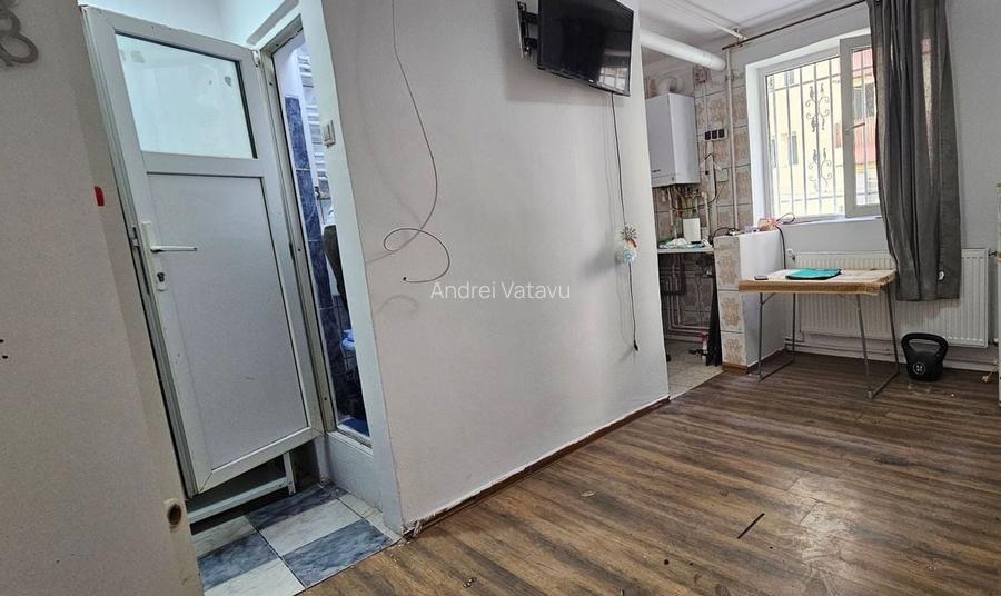 Garsoniera cu centrala proprie - metrou Mihai Bravu