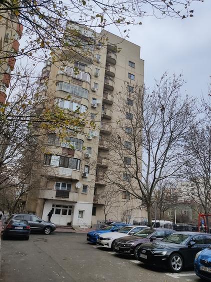 Calea Vitan, Mall - 3