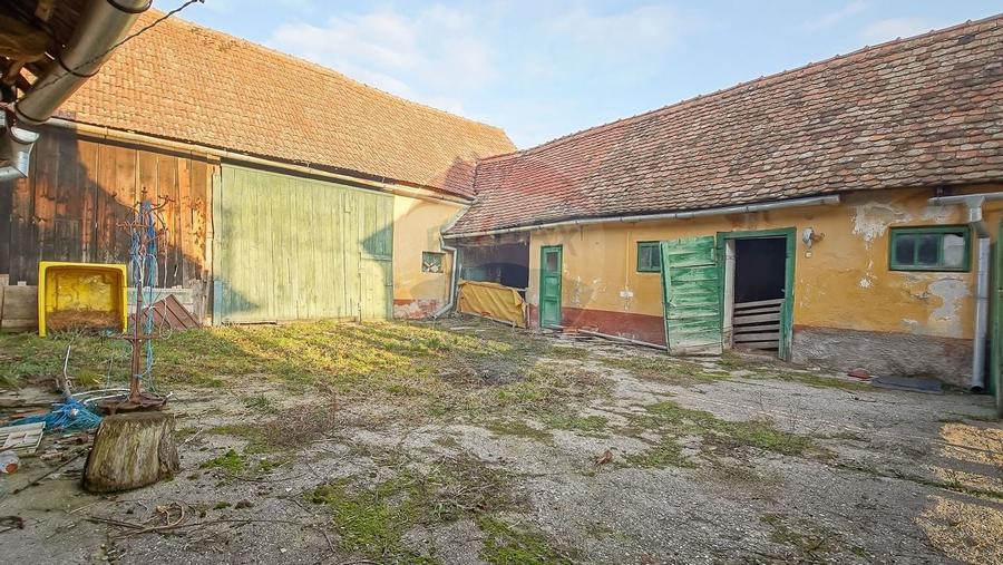 Comision 0%! 2 case Cincu, teren 2134mp, sura & curte libera - 36