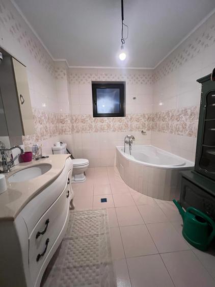 Vanzare Casa/Villa 6 camere 3 bai 3 wc -uri Dobroiesti 0% Comision - 35