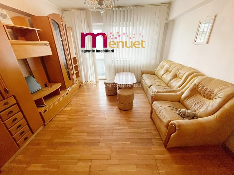 Apartament cu 3 camere semidecomandat în Central