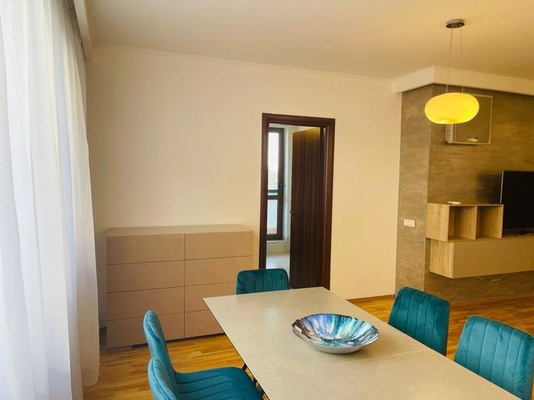 NOU! BANEASA  SISESTI  LUX ! /luna   Scoala KIng OAK - Scoala Britanica - 4