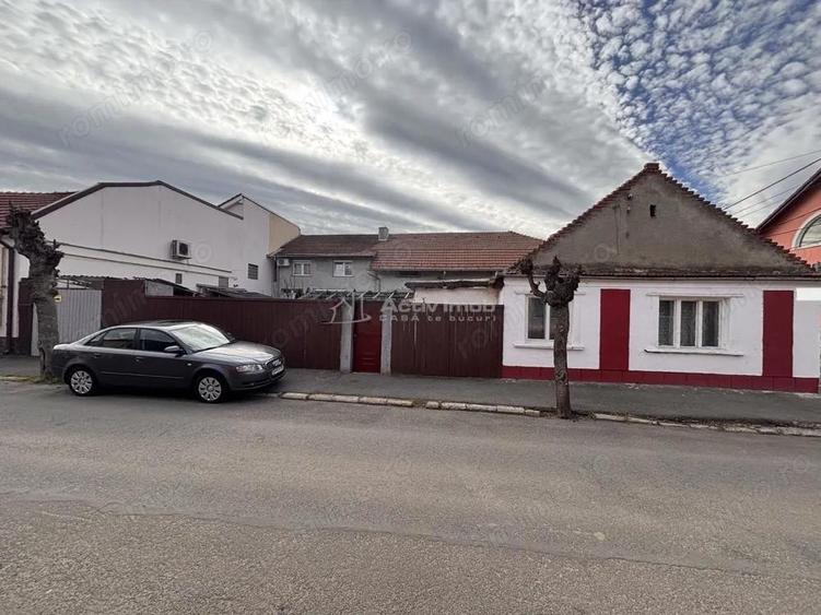 Casa cu dublu front in Cantemir oportunitate excelenta pentru renovare si investitie - 1