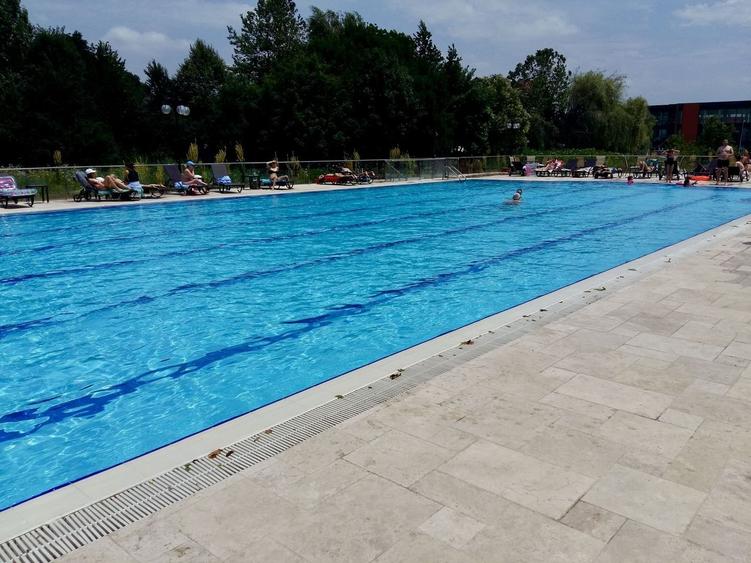 Vanzare Apartament 3 Camere * Mobilat Utilat *  Piscina * Acces padure - 19