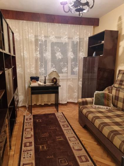 Apartament 3 camere partial mobilat, decomandat, et. 1/4 cu CT, zona Scoala 7 . - 9