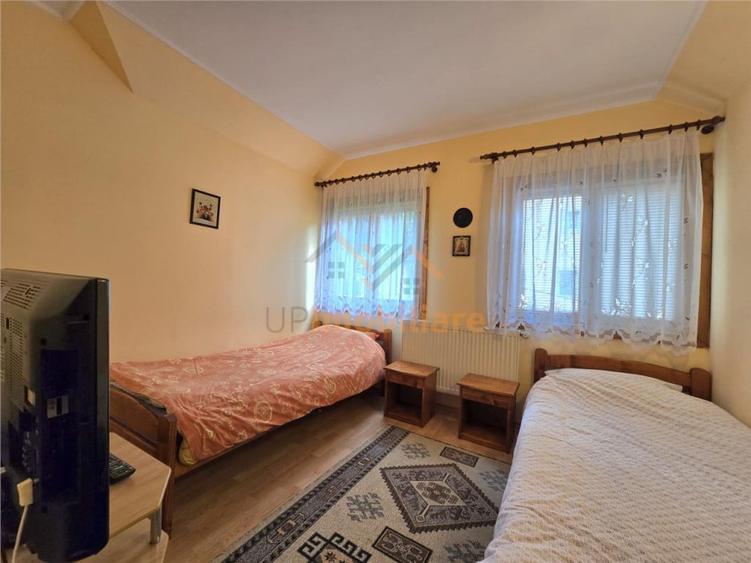 Casă cu 6 camere cu Teren 1761 Mp în Izlaz
