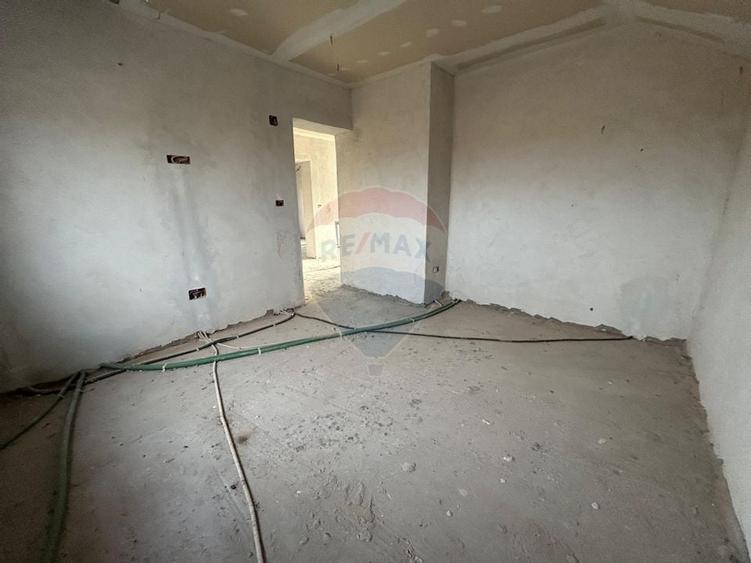 Casa / Vila cu 4 camere de vanzare in zona Ghercesti - 9