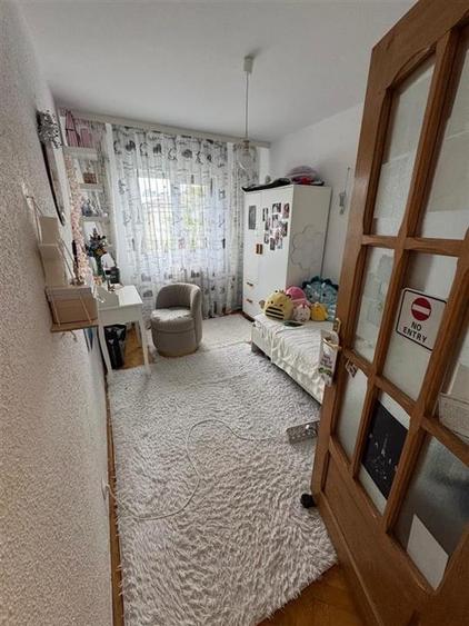 3 camere, etaj 3 cu acoperis, 2 balcoane , 2 bai, zona centrala - 12