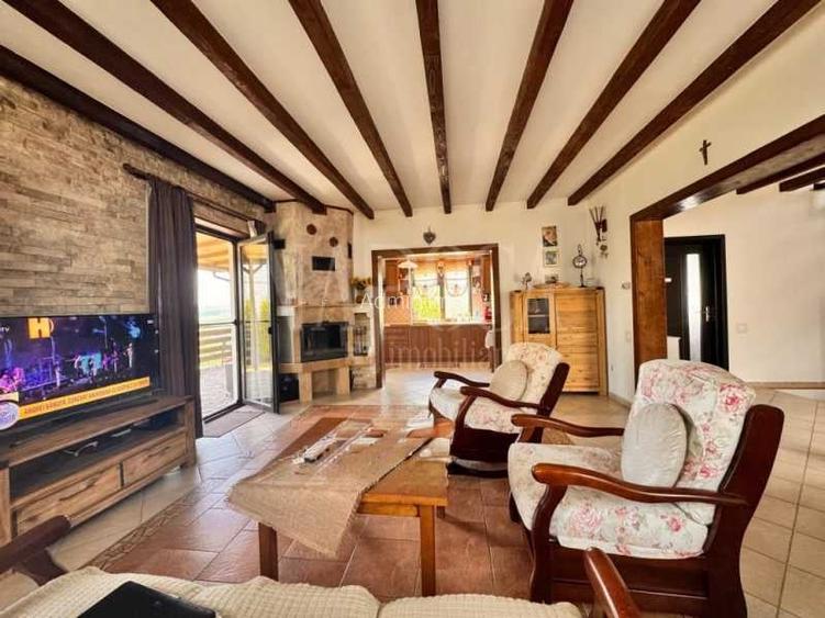 Casa 5 camere de vanzare in Salicea