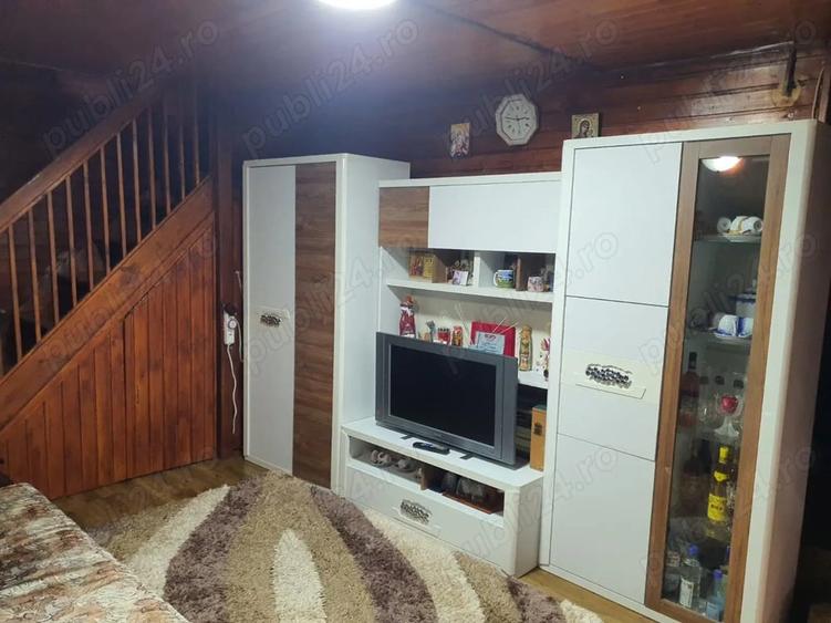 Casă cu 4 camere cu Teren 692 Mp în Vlădești
