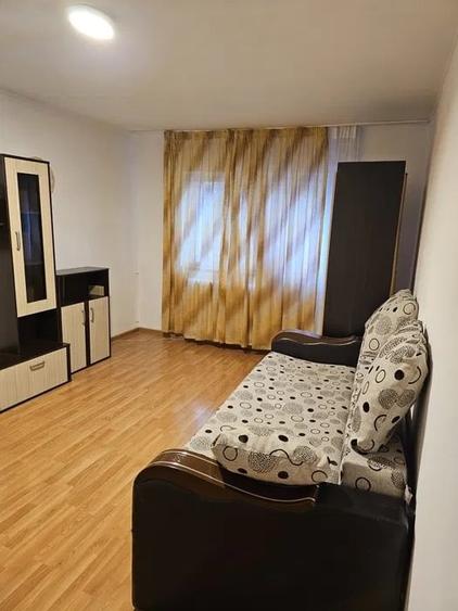 Apartament cu 1 camera, decomandat, zona Baza 3 - 1