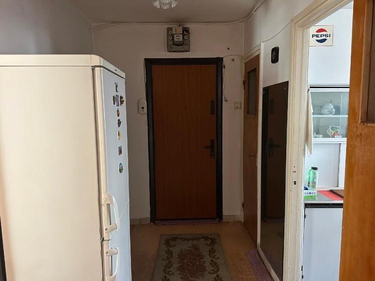 De vanzare Apartament cu 4 camere, decomandat. - 4