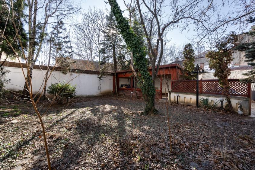 Vila 16 Camere de vanzare Unirii Primaria Sector 3 - 25