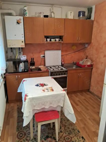 Proprietar Inchiriez apartament la parterul casei - 4