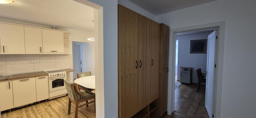 De inchiriat ap . 4 camere , cart. Dambu-Pietros - 2