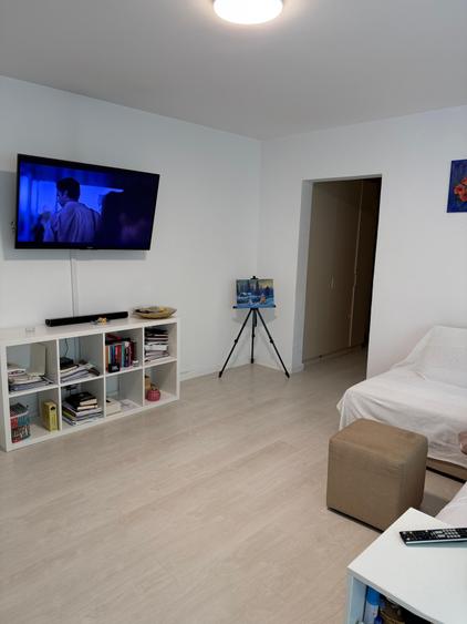 Apartament cu 3 camere semidecomandat, mobilat în Baba Novac