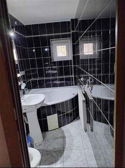 Apartament cu 3 camere, cartier Noua - 10