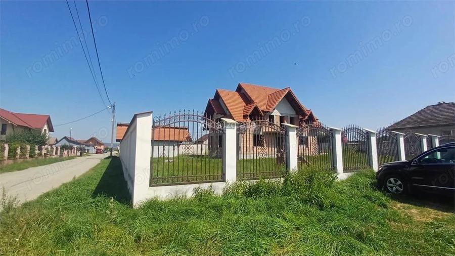 Casa de vanzare cu 1000 mp teren in Avrig